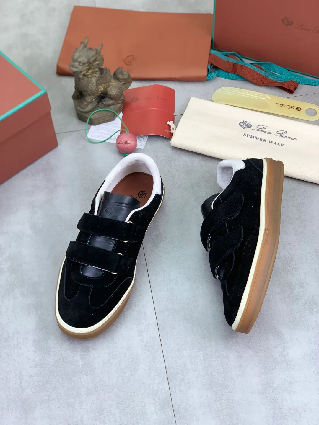 Men's men's shoes 💰P580 New model 💰 The latest casual shoes Loro Piana 💯 Top grade 💯 Buy the original copy 💯 Founded the existing Loro Piana company on April 24, 1924. It is the sixth generation of family operation, providing the best quality products to customers who are discerning about taste and quality. Imported original fly woven fabric with cowhide fabric, plain calfskin lining, hand-stitched thread with cowhide feet, original packaging, high-end outsole, size: 38-45 (custom-made for 46), 5️⃣ colors available